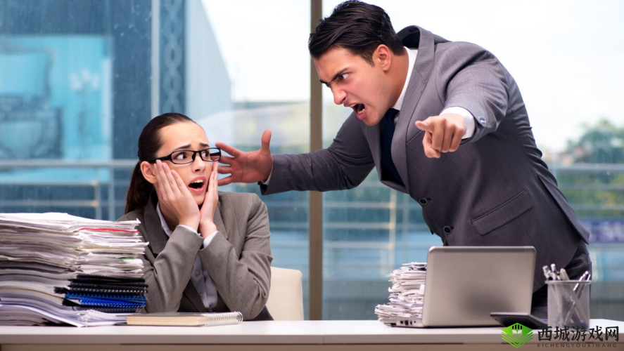 公司老板要求真空上班：员工的尴尬与反抗