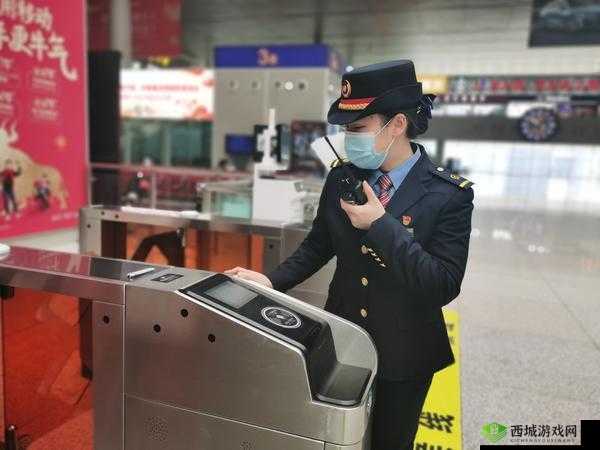 公交车检票员用 B 检票上车：保障有序出行