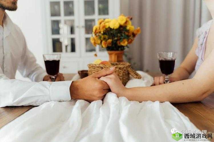 饭桌上张开腿让公看欧美片:探索两性关系的新视角