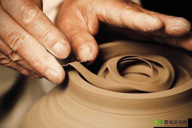 成品人：量产的普通产品，精品人：精雕细琢的稀缺产品