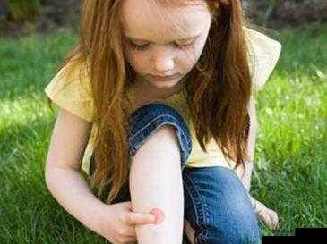 宝宝把腿抬起来靠墙上怎么回事：原因探寻