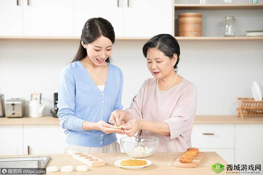 妈妈女儿共做月饼话亲情