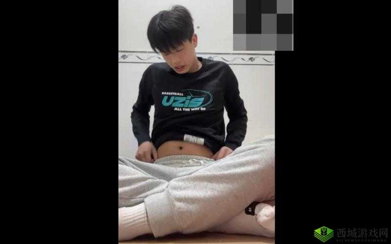 小奶狗腹肌体育生天台放烟花超浪漫