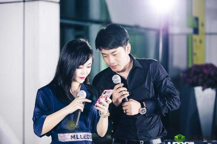 被两个老总前后夹击爽，职场别样刺激经历