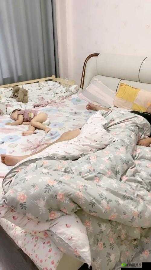 造孩子不盖被子视频:令人深思的育儿现象