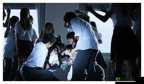 班长露出遭强行被男生揉事件