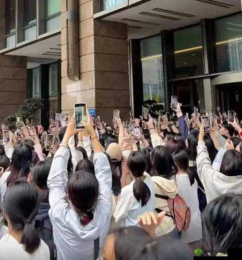 FREEZEFRAME 丰满老师人气涨-粉丝热情似火