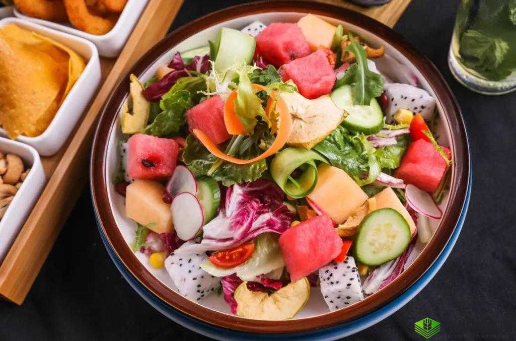 各种口味的果蔬沙拉:草莓、丝瓜、榴莲、秋葵、黄瓜丝大荟萃