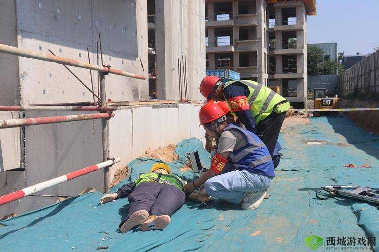 维修工人被困电梯自救:绝境中与死神赛跑