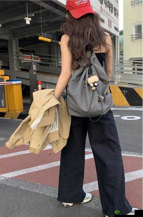 女生的两个大包包之时尚搭配