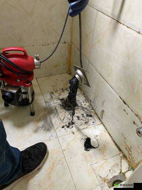 帮妈妈通下水道：家庭温暖的体现