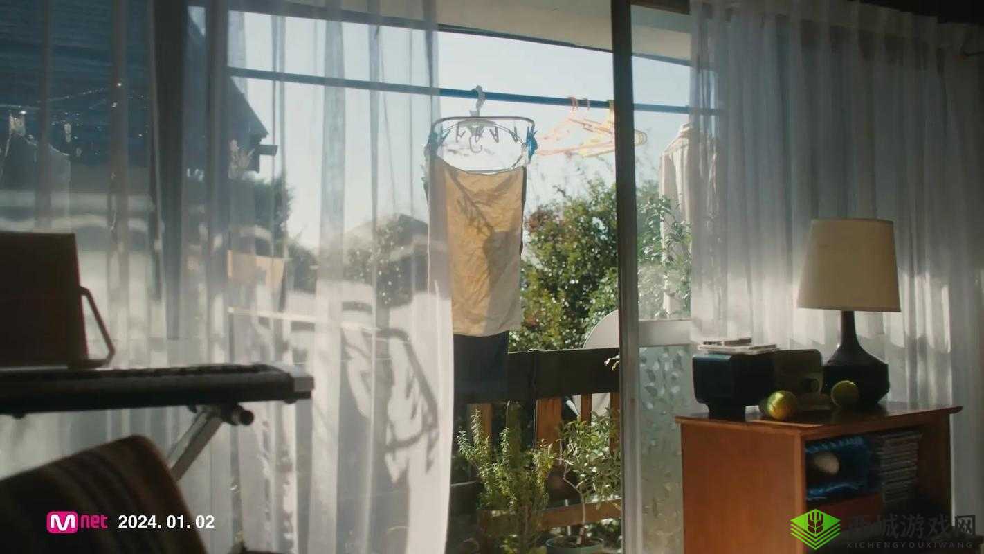 韩国 mv 女的坐凳子上以前的歌:回忆与感慨