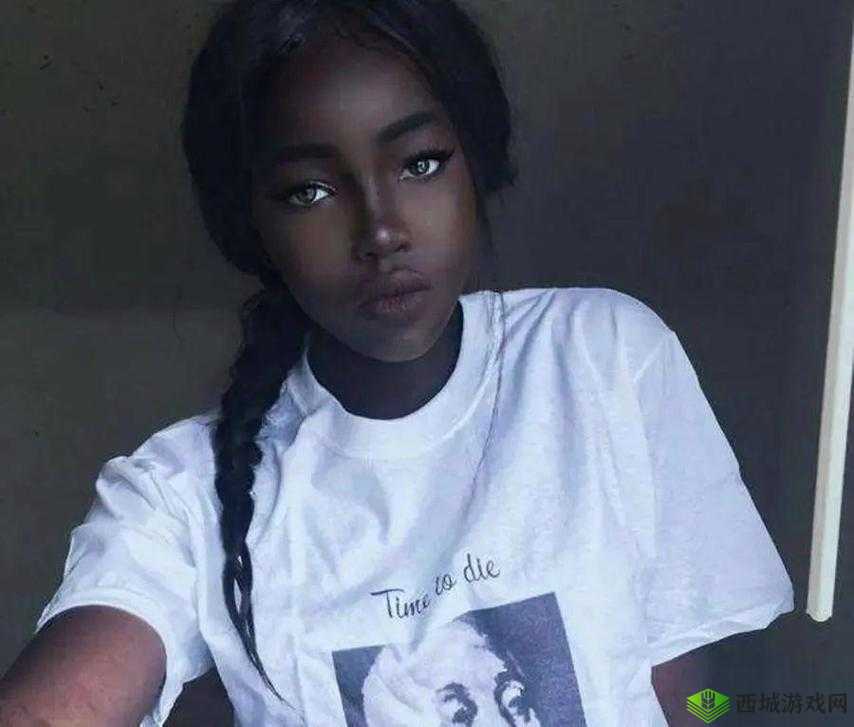 美女大战巨茎黑人:一场跨越种族的激战