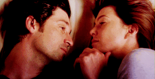 男女深交抽出动图：展现真挚情感瞬间