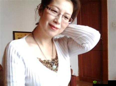 久久精品熟女亚洲 AV ：探索成熟女性的魅力世界