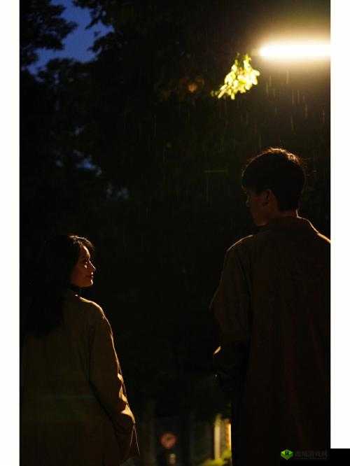 从后面抱着你，站在窗前看雨：共赏雨中的浪漫