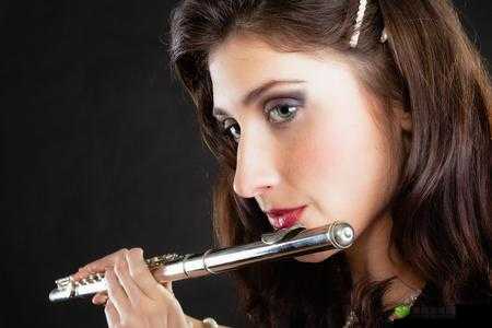 澳大利亚妇女用特殊部位吹奏长笛：艺术还是低俗？