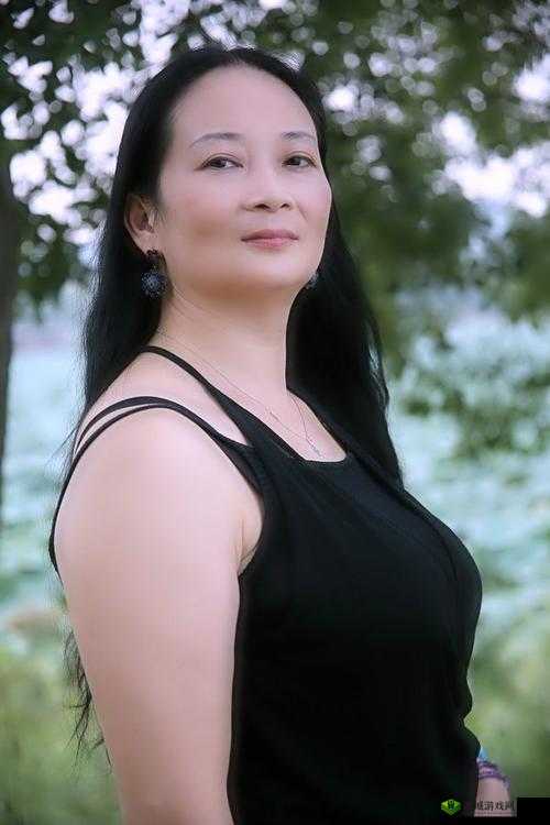 亚洲成熟老女毛葺葺:探索成熟女性的魅力与智慧