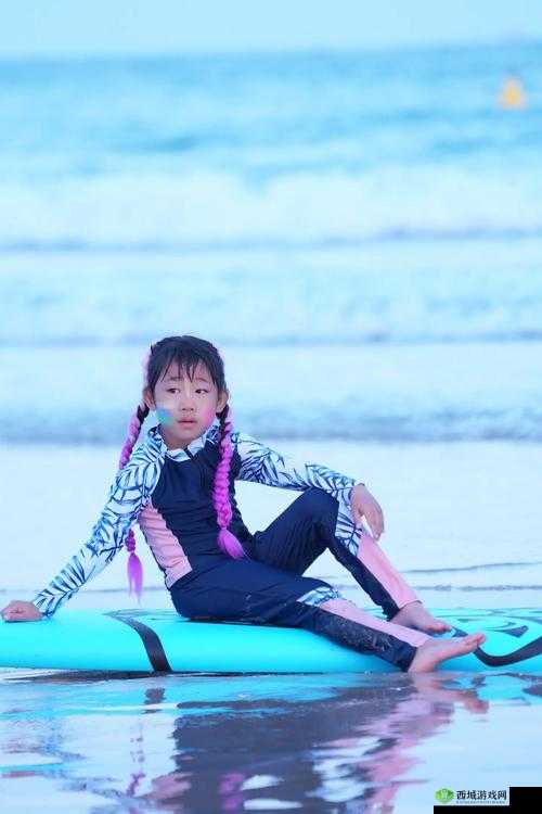 孩娃 Fide0SⅩ 娇小:她的小巧玲珑与勇敢坚毅