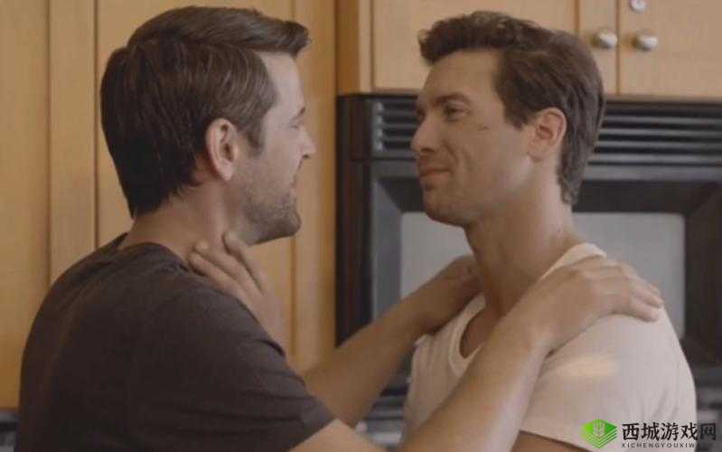 男男相伴相嗟叹：独特情感的别样呈现