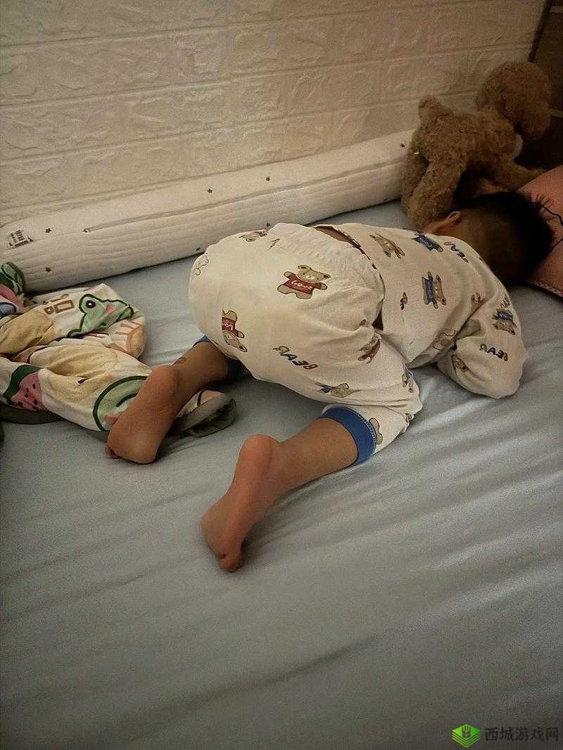 晚上插着睡觉正常吗:这是一种怎样的行为是否存在危害