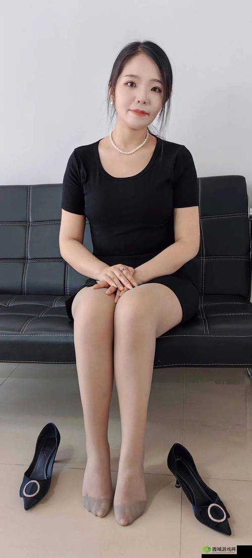 丝袜美腿高跟鞋 91:时尚与性感的完美结合