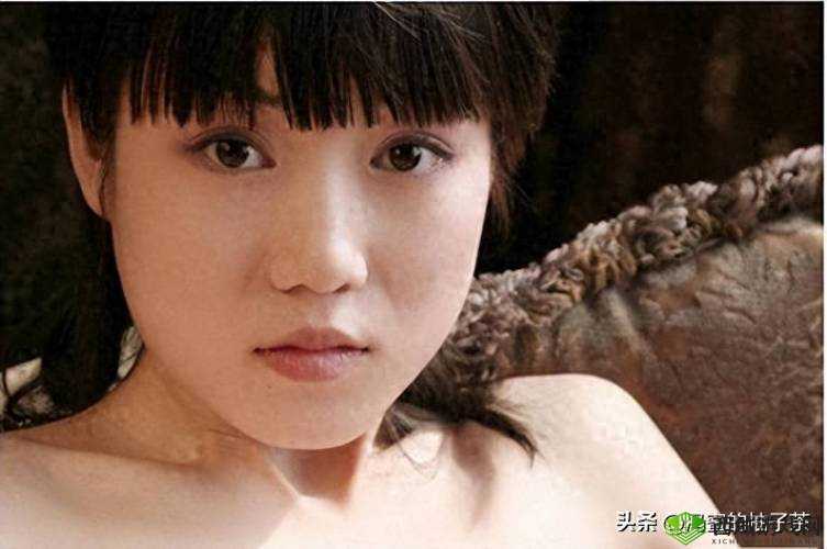 张筱雨人体艺术写真:挑战传统审美观念