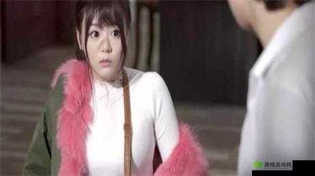 亚洲一女与 4 个黑人激情 4P:探索多元文化的性体验