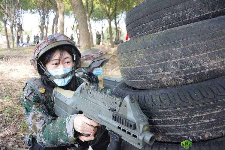 真实体验,超越年龄的战斗:55 岁真人实战 CS