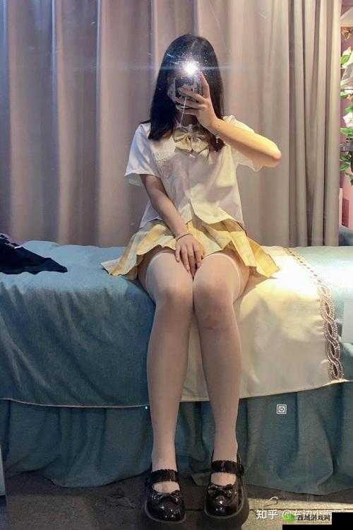 我半夜情不自禁摸亲妺妺丰满胸部的私密经历