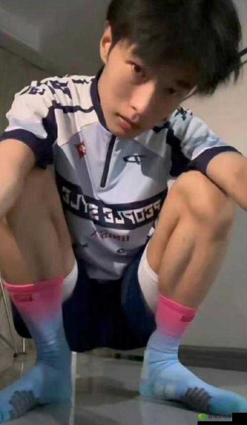 体育生小鲜肉的深喉之爱:激情燃烧的兄弟情