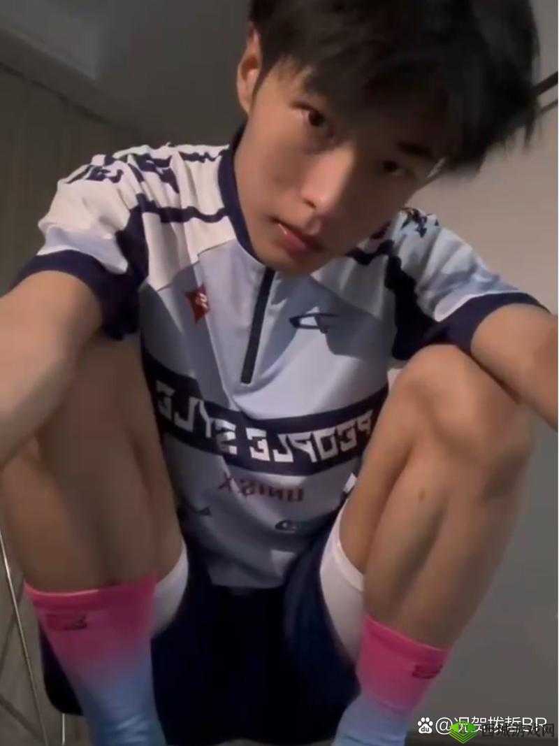 国产男男 Gay 体育生白袜:荷尔蒙爆棚的青春气息