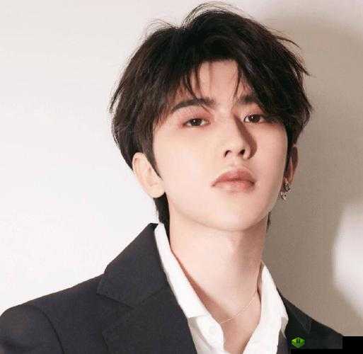 男人伸到坤坤:引发争议的神秘事件探讨