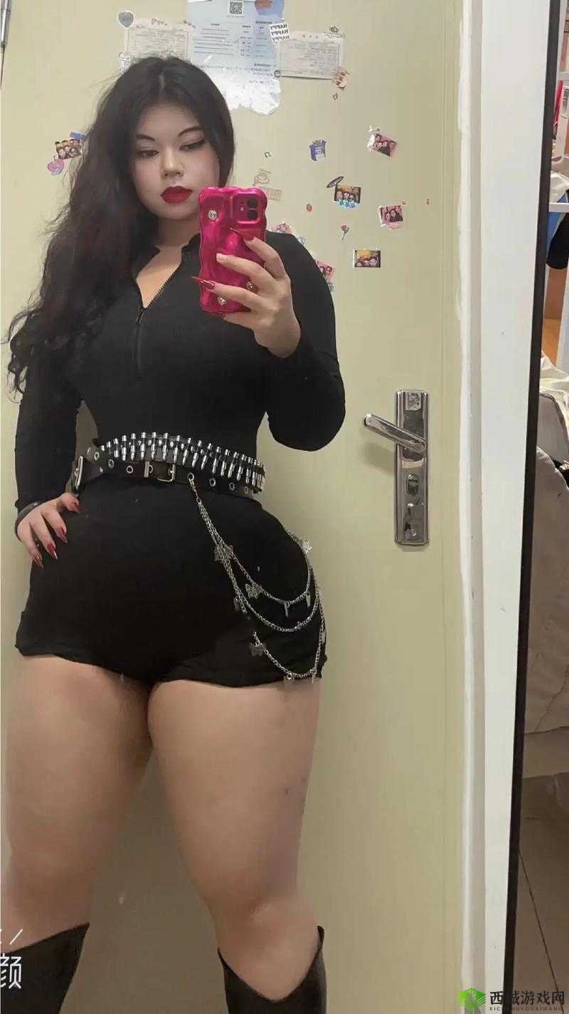 凹凸殴美美女 BBBwBBw:天使面孔与魔鬼身材的完美结合