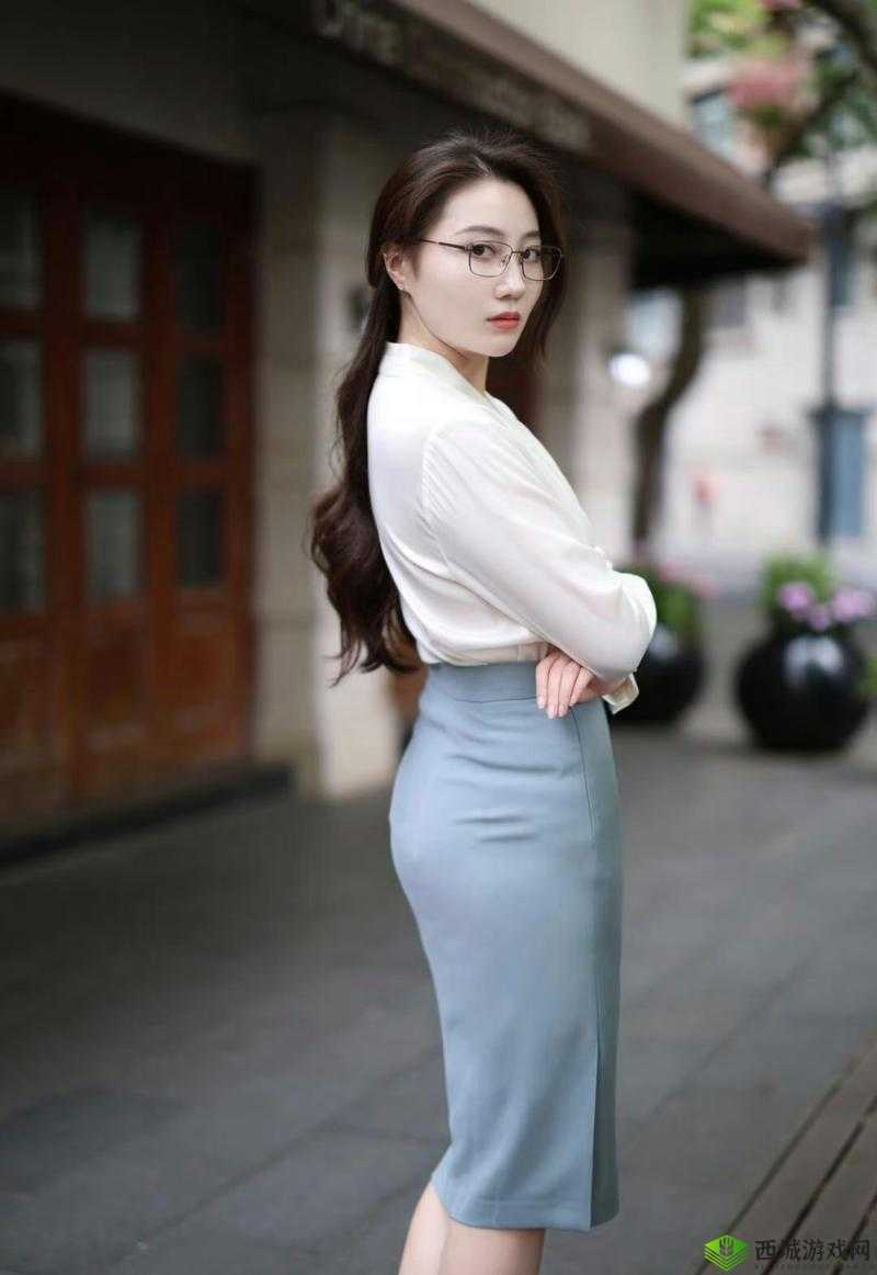 漂亮的女邻居:迷人的都市故事