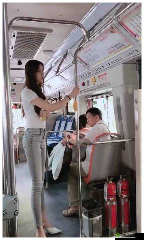 少妇在公交车上迎合我摩擦,你怎么看?