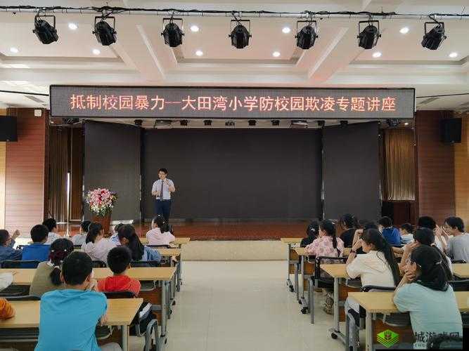 把数学代表按到桌子上抄视频:校园暴力行为何时休
