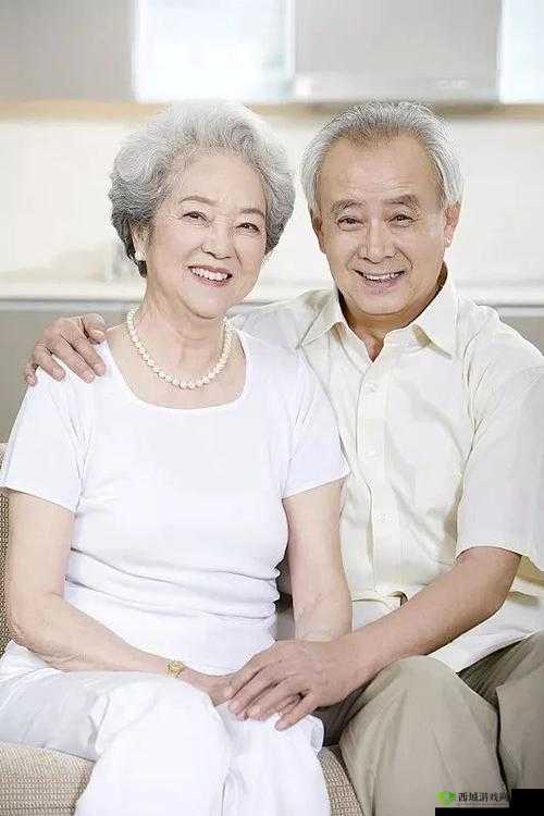 老太 BBwwBBww 高潮:一位老人的性体验与性健康探讨