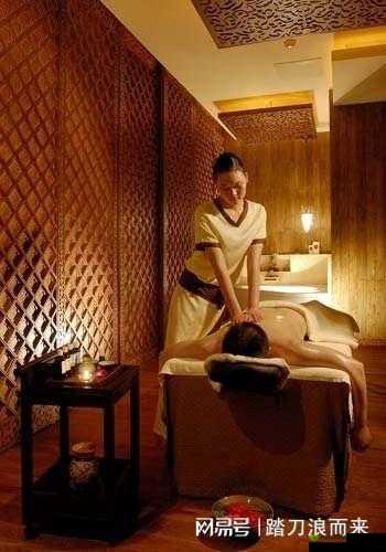 少妇私密推油按摩啪啪:享受极致 SPA 体验