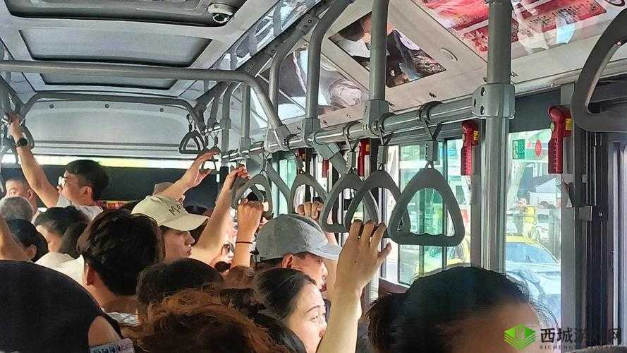 够了够了已经满到高c了公交车:真的再也挤不进去了