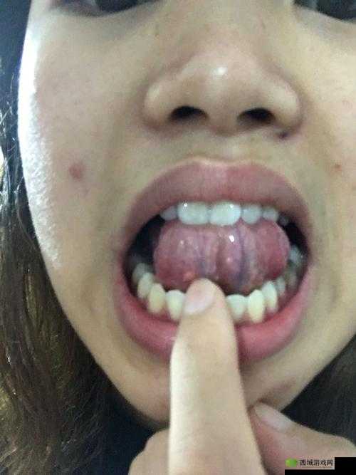 舌头在小缝里滑动的感觉令人难以忘怀且印象深刻