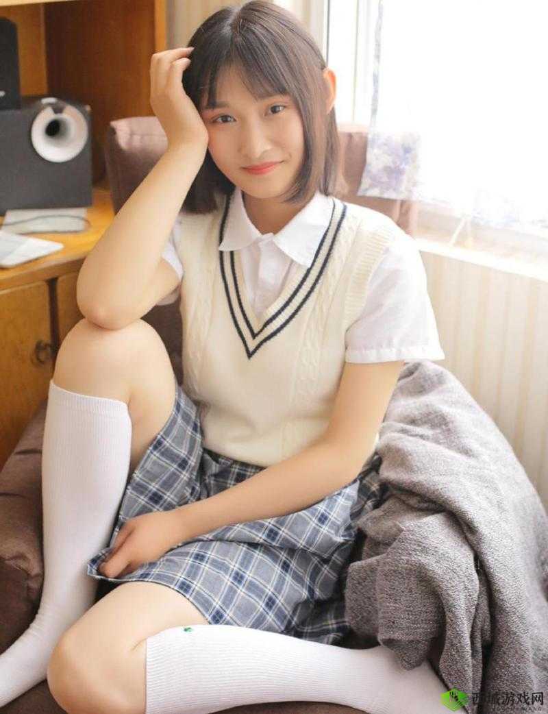 青涩稚嫩的国产学生妹:纯真校园与成人世界的碰撞