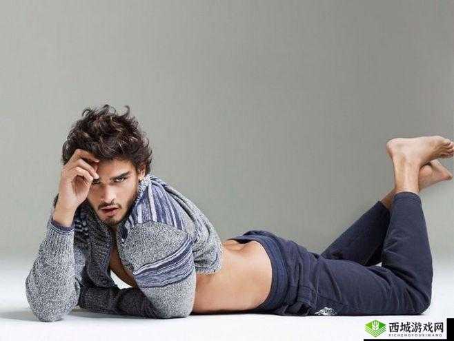 时尚男模激情演绎:裸身绽放男性魅力