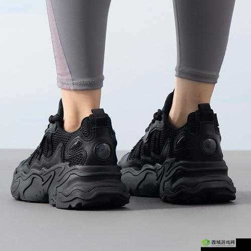 三叶草 gy3543 时尚运动系列:舒适与性能的完美结合