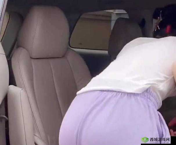 偷拍他人私密行为：妇女撒尿被拍的恶劣行径