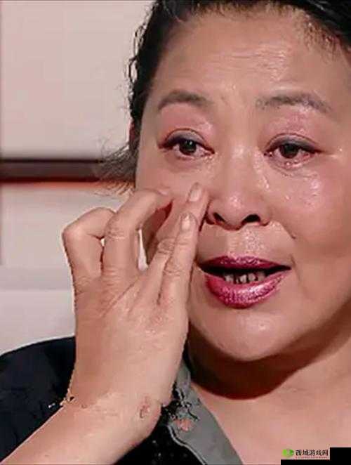 黑土流眼泪翻白眼咬铁球原视频:乡村舞台背后的心酸与坚持