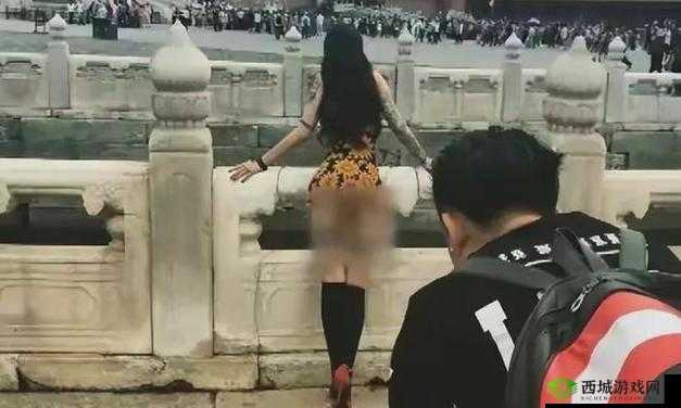 女生把自己的隐私给异性朋友玩的这种行为究竟对不对