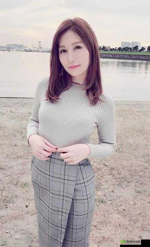 一个神秘而充满诱惑的少妇:eeuss 少妇人妻的故事