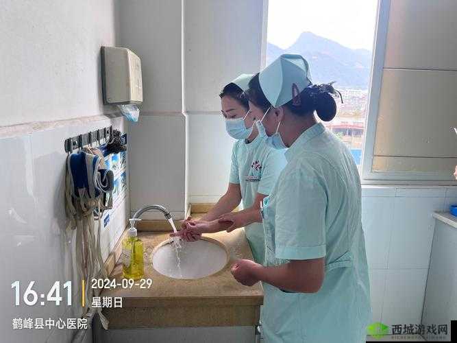 日本护士喷水:工作中的特殊场景引发的思考与探讨