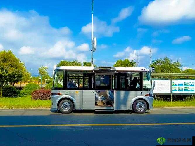 小镇公交车:随时随地的便捷出行工具